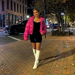 Meet your Posher, Bella